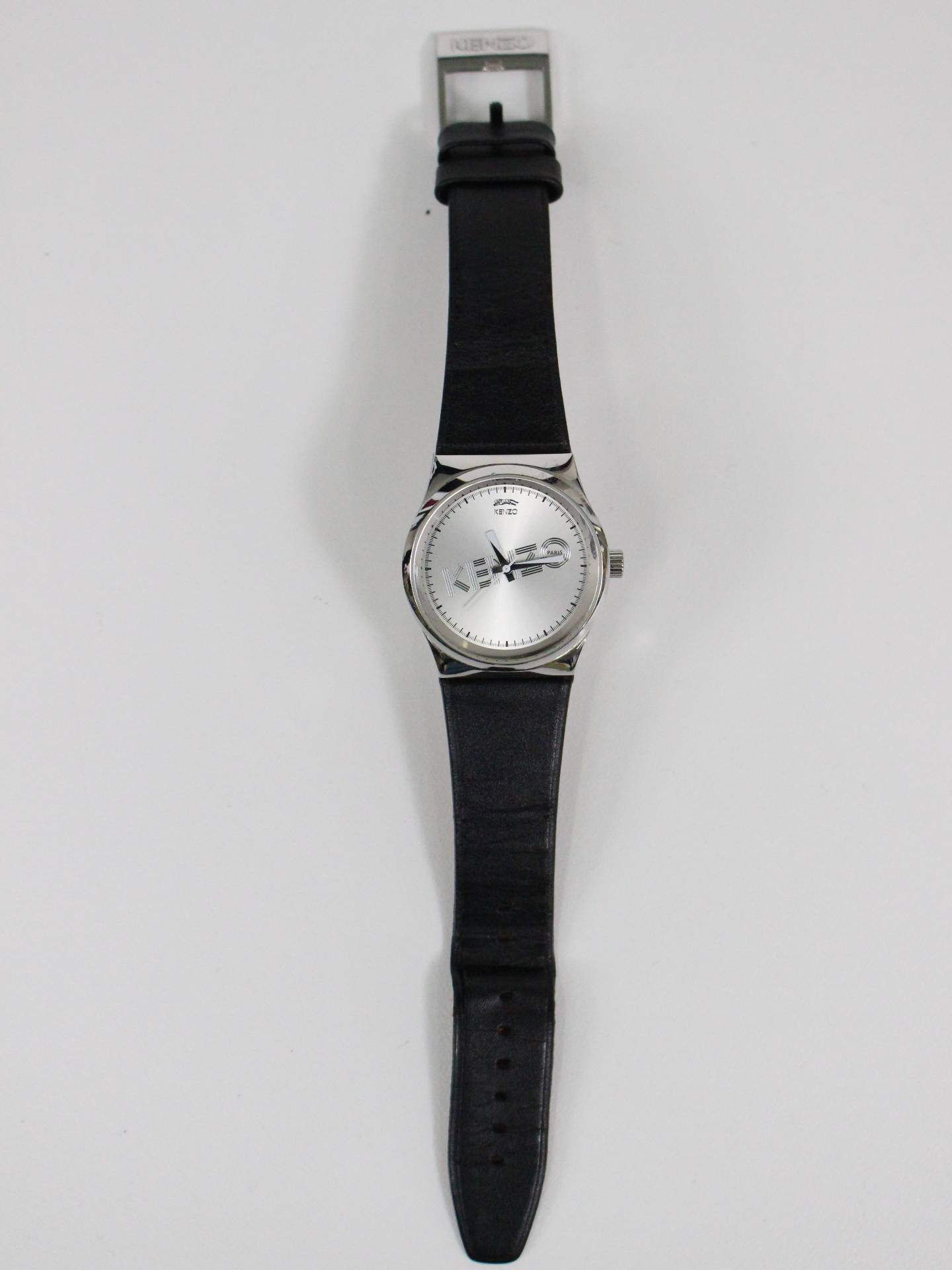 アナログ腕時計